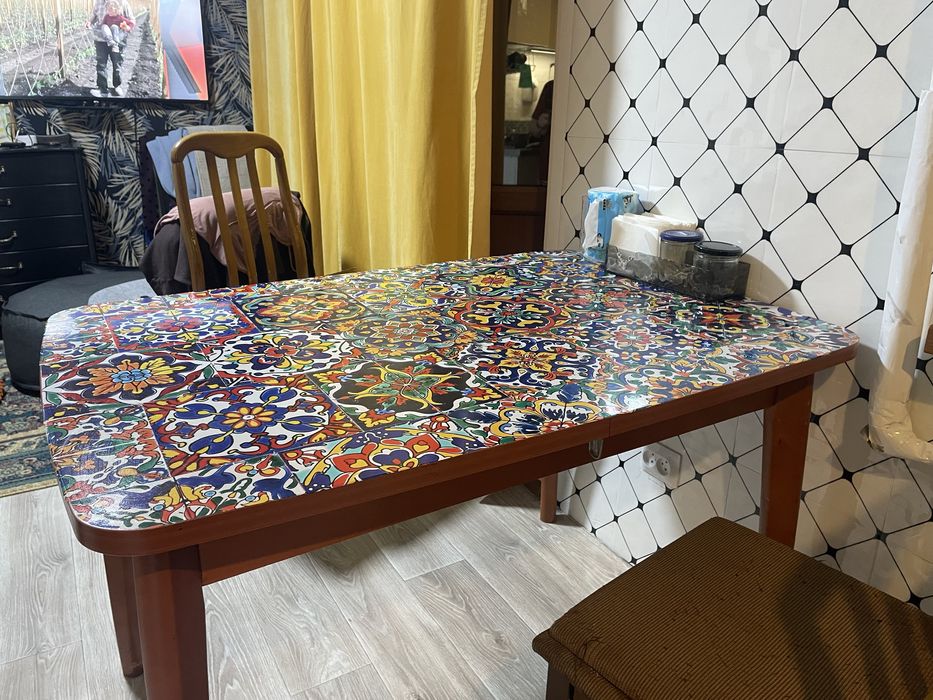 Продам обеденный стол