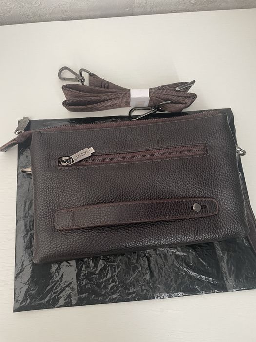 Барсетка коричневого цвета , новая