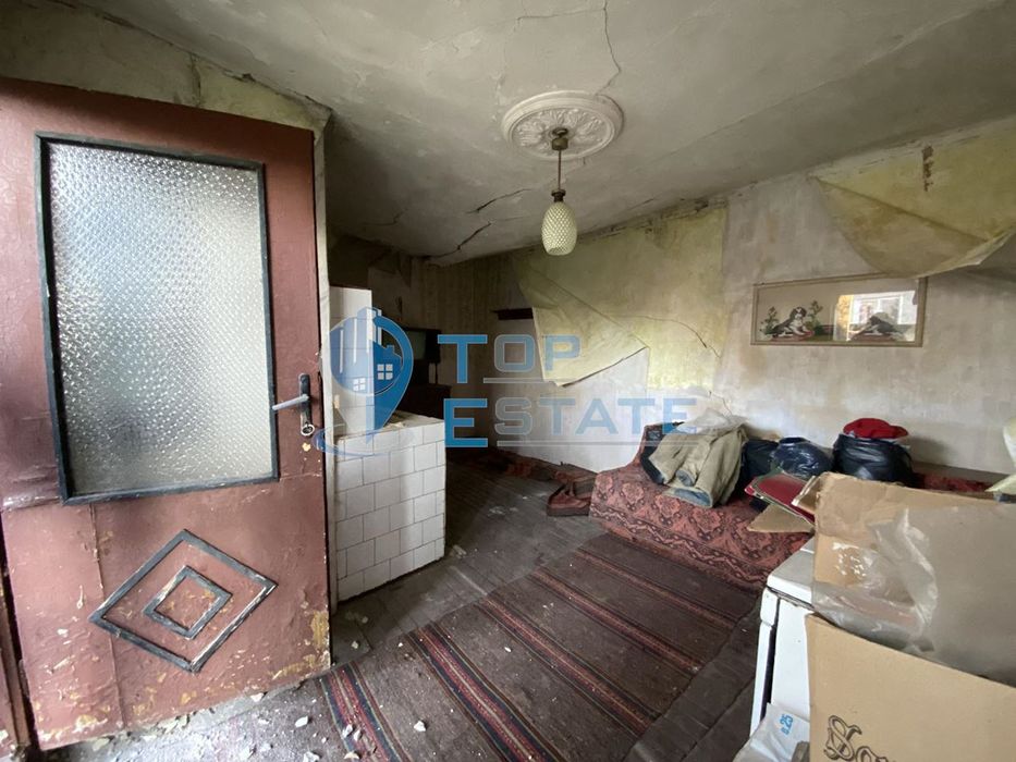 Едноетажна къща с гараж в с. Козаревец, област Велико Търново