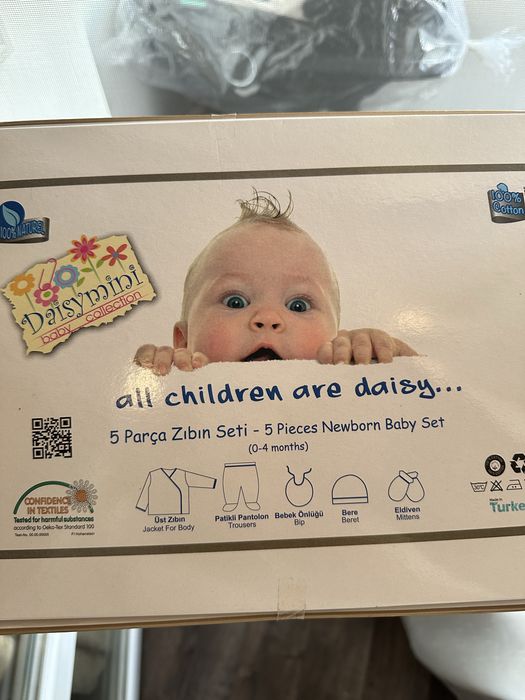 Чисто нови бебешки дрешки