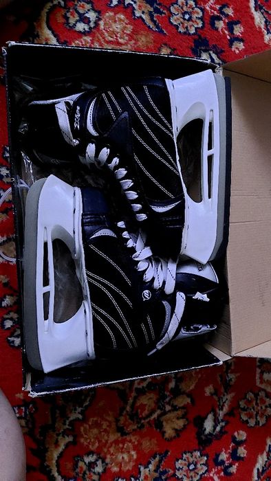 Коньки хоккейнные