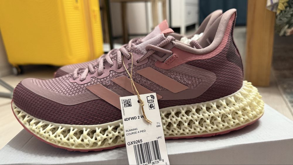 Кроссовки Адидас