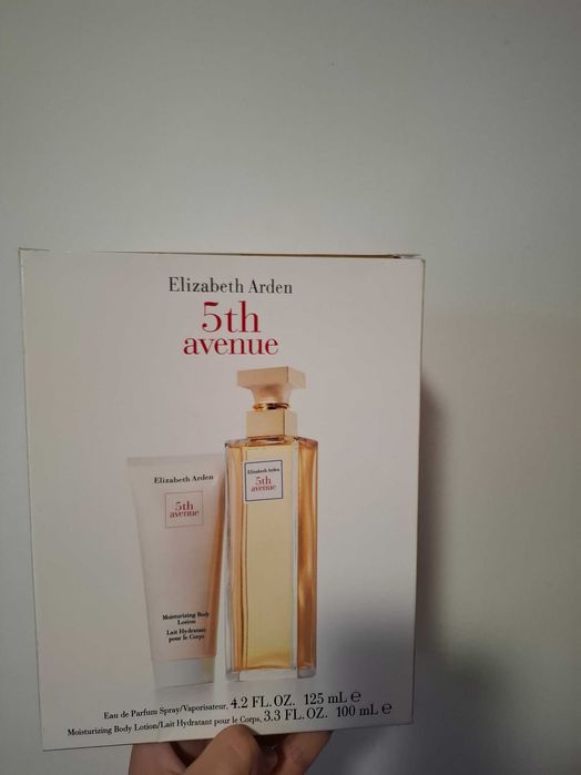 Set Elizabeth Arden nou apă de parfum 125 ml și loțiune de corp
