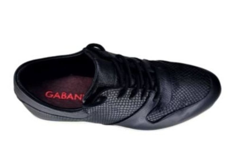 Кроссовки. Великаны. Кожанные.