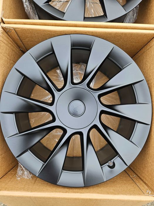 Jante noi Tesla 3 sau Y R18