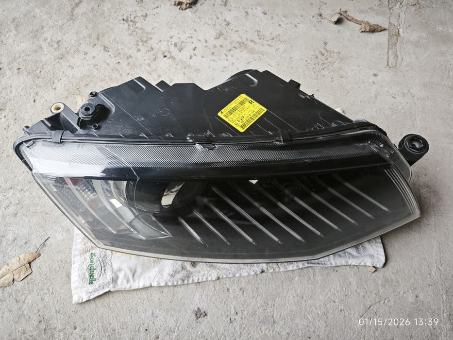 Far xenon Skoda Octavia 3