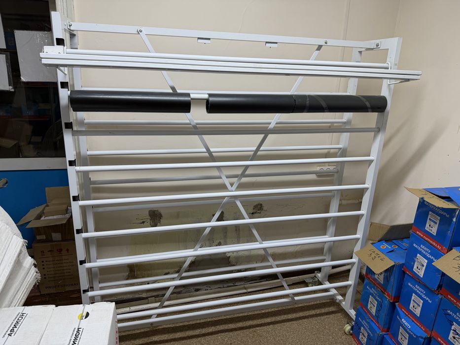 Продам, Полку/Вешалку для клиёнок