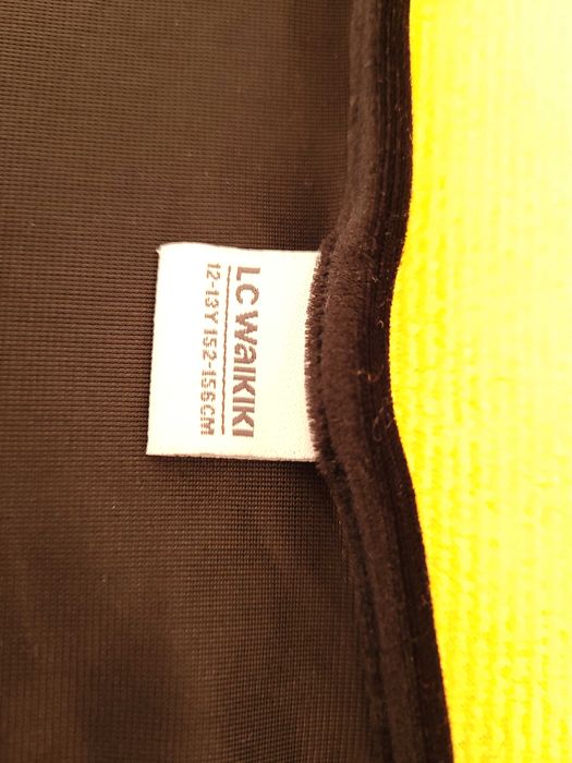 Vand doua rochite marca Waikiki si Smyk