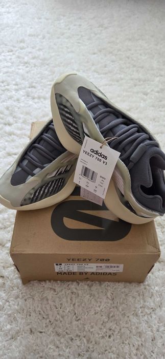 Adidas Yeezy 700 V3,originali,marimea 36,gri noi,cu eticheta