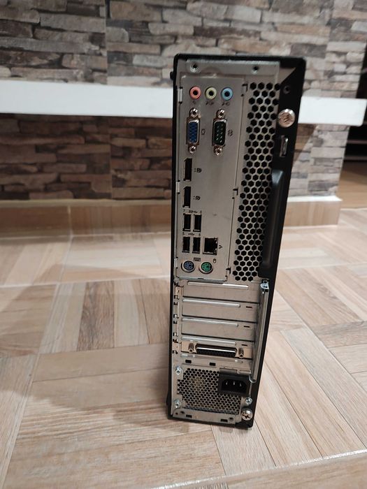 Calculator lenovo ThinKCentre SFF M710s i3-7100 3.9Ghz / 8Gb ddr4 / SSD