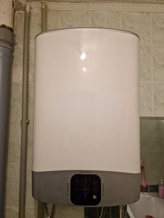 Продам водонагреватель аристон 50 литров