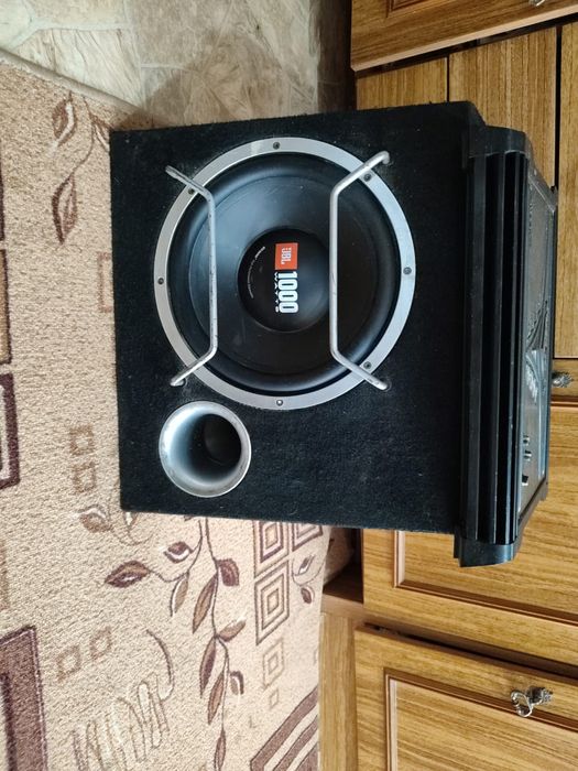 Продам саб с усилителем