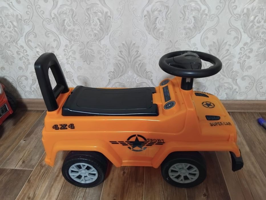 Продам каталка-толокар машинка