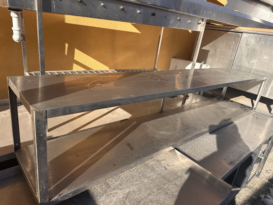 Стелажи алпака за стена