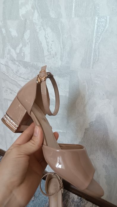 Tufli sotiladi toza br marta kiylgan sarpadegi tufli