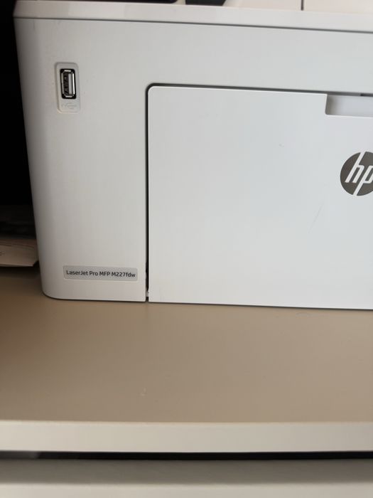 Продавам принтер HP laser let pro mfp M227fdw