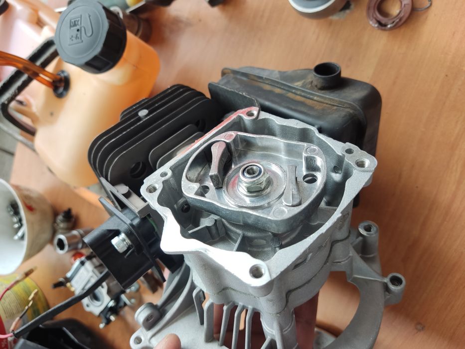 Бензиновый инструмент