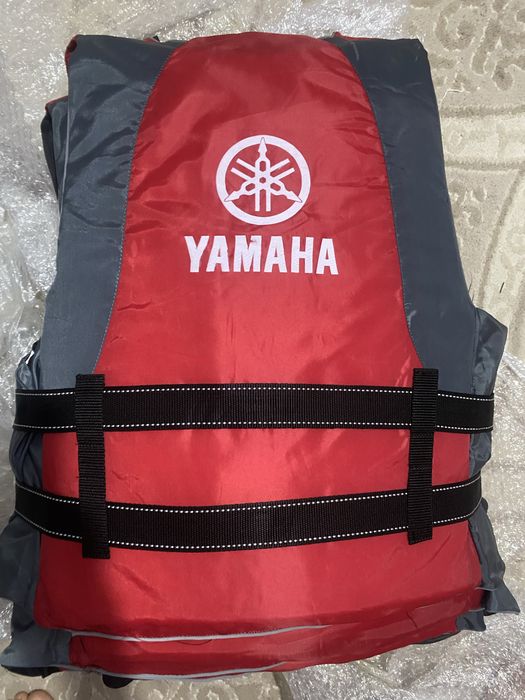 жилет yamaha новый