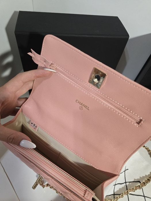 Налична чанта Chanel WOC розова