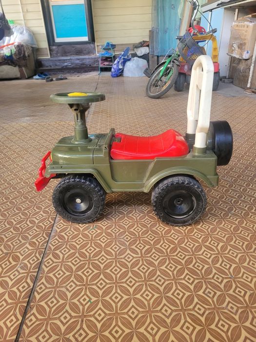 Детские игрушки. Велосипед. Мопед. Трактор.