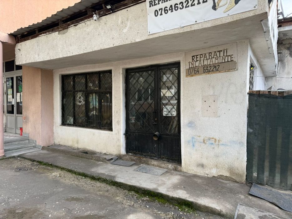 Vand spatiu comercial in piata centrala Motru