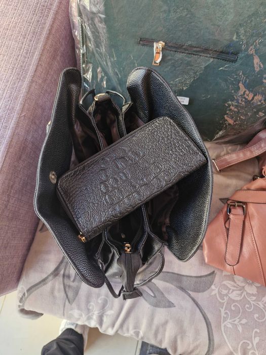 Продават се давски чанти