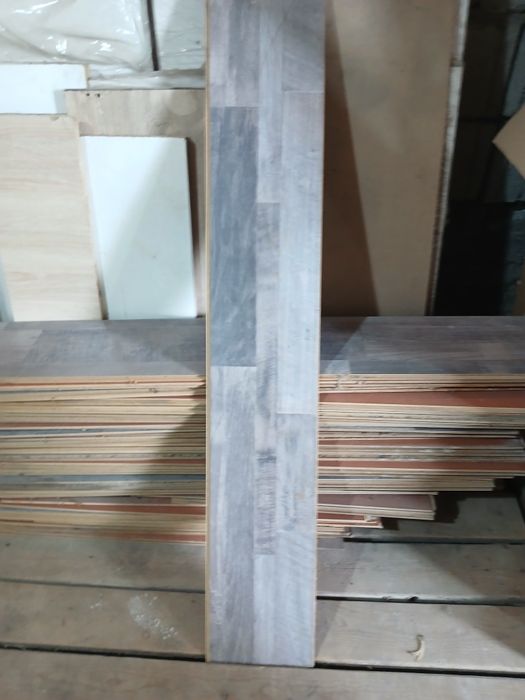 Ламинат б/у серый