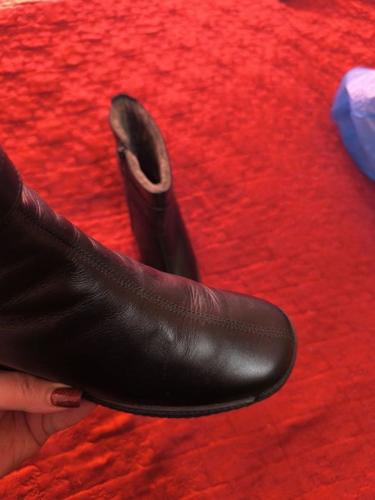 Продам новые кожаные сапожки