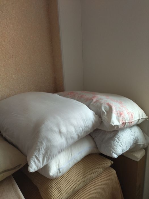 Подушки и постельное бельё