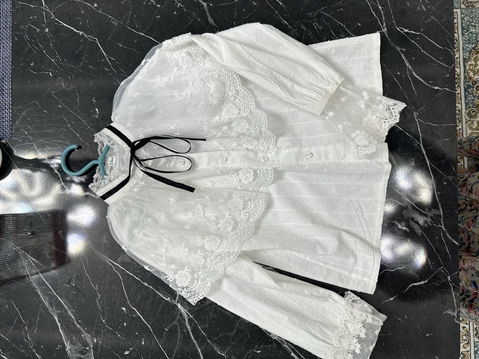 Блузка с кружевом и длинным рукавом