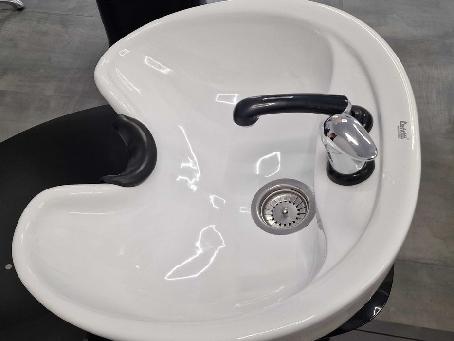 Продавам фризьорско оборудване