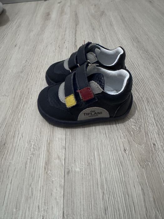 Детские ботинки ( для первых шагов)