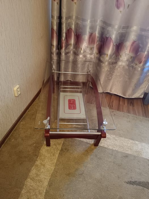 Журнальный столик со стеклом