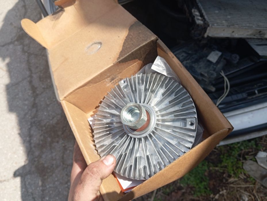 Продавам два броя двигатели M57 330D 184 На части