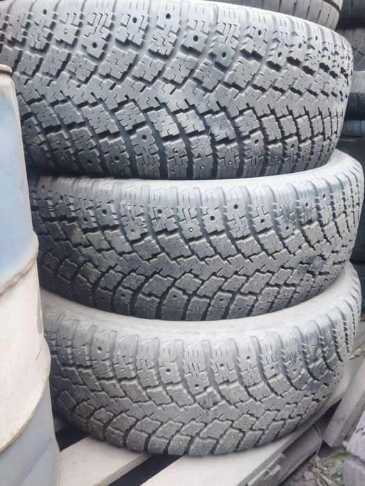 Шины Нокиан зима 265/70/17 3 штуки