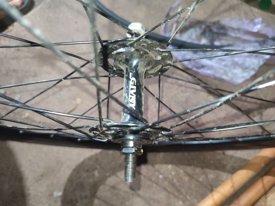 Пррдаю колесо передние