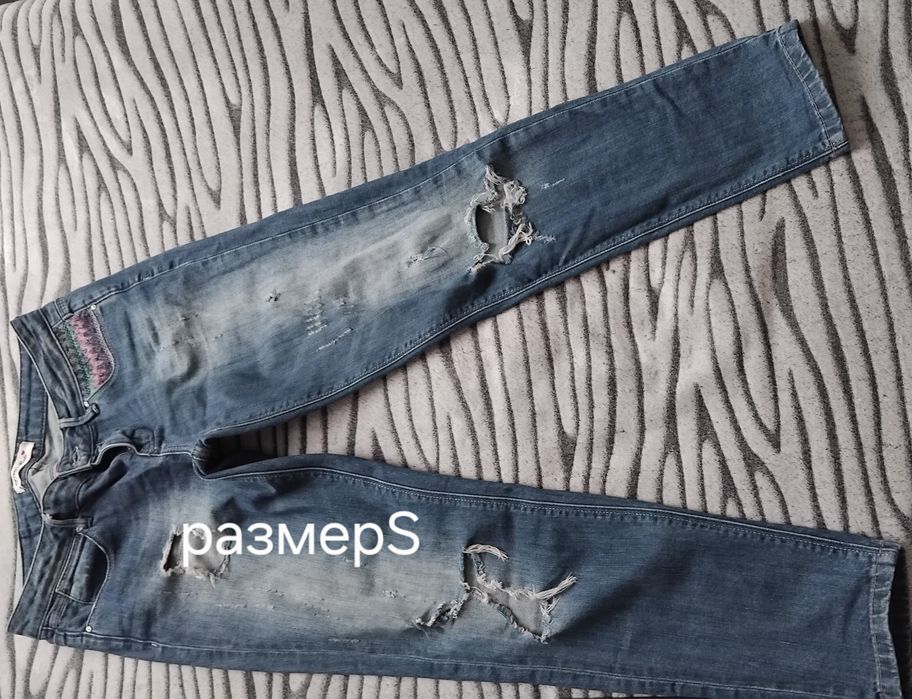 Продаются женские джинсы