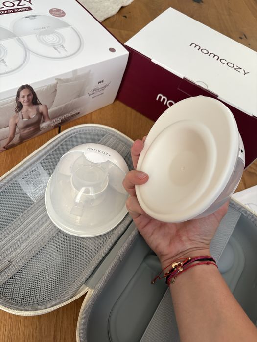 Momcozy M5 Breast Pumps (2 pompe) ca noua