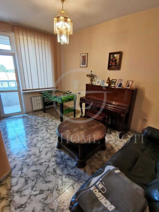 Продава се Четиристаен апартамент в Пловдив, Център - 193 кв.м за 1814 €/кв.м - Снимка #5