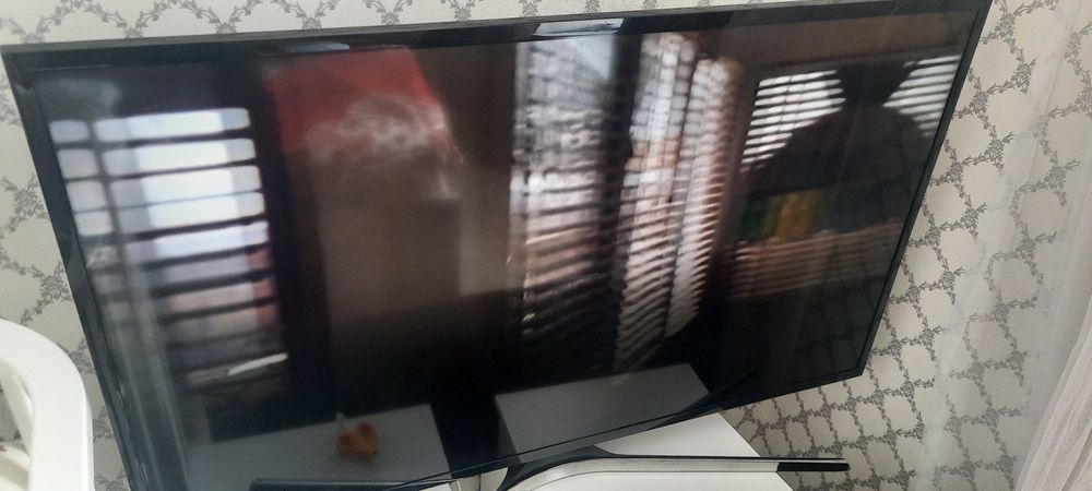 Телевизор смарт большой