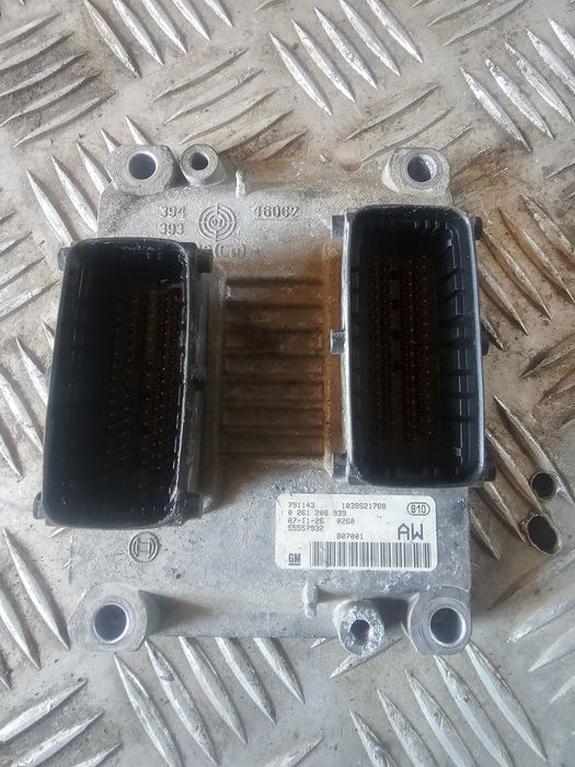ECU Calculator motor Opel Corsa D 1.0 55557932 0261208939 Z10XEP ME7.6.2 }