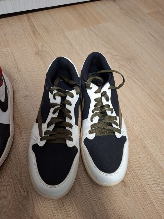 Vând 2 perechi adidași Nike, măsura  41 si 42