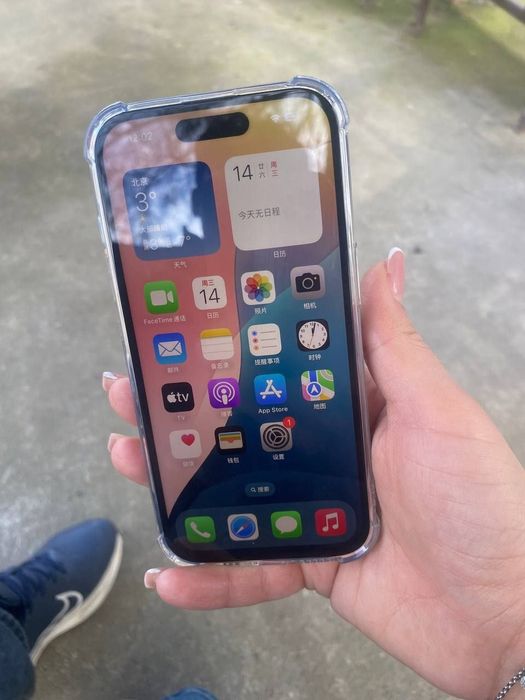 Iphone 15.         .