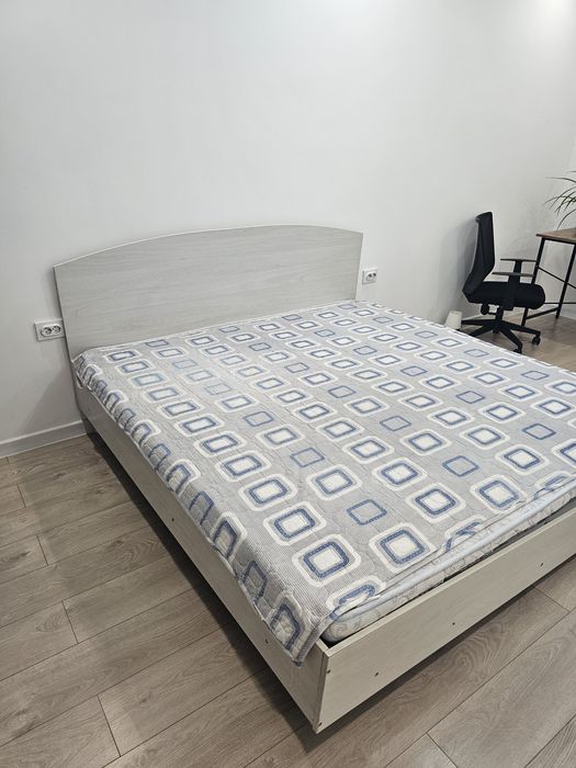 Матрас с кроватью б/у