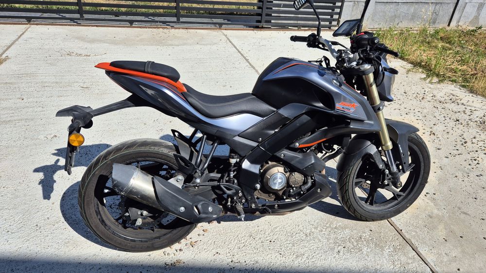 Motocicleta qj motor srk 125s