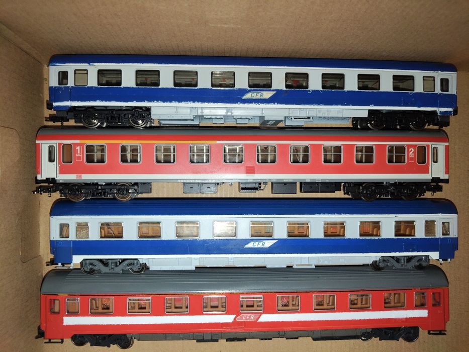 Vând vagoane HO ROCO