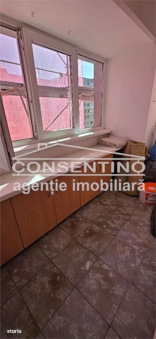 Se vinde imobil cu 4 camere, pe Unirii Sud , liber , cu 3 balcoane
