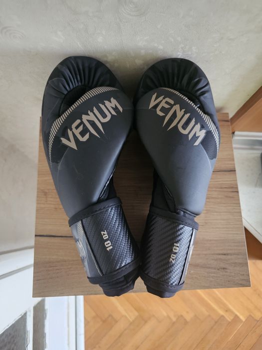 *КОМЕНТАР*Боксови ръкавици Venum Impact (Dark Camo/Sand) – 10 oz