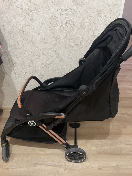 Продам прогулочную коляску