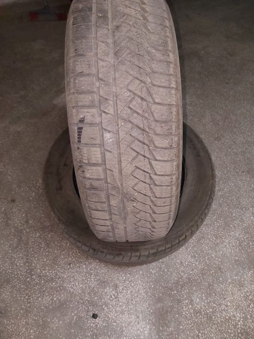Vând 2 cauciucuri iarna 215 65 16